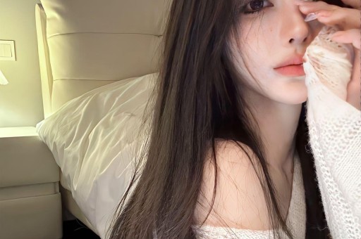 75岁的刘晓庆与网红王婆同台全程冷脸少互动被质疑是耍大牌！