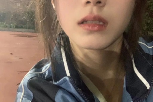 不知羞耻！女教师多次旷工出轨露骨聊天记录被扔学校千人群