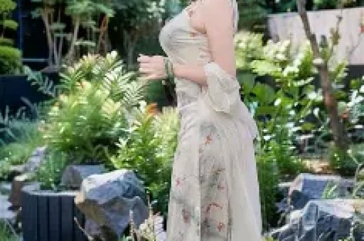 丁嘉丽：未婚先孕、4次堕胎、婚内出轨与孙红雷姐弟恋被唾弃